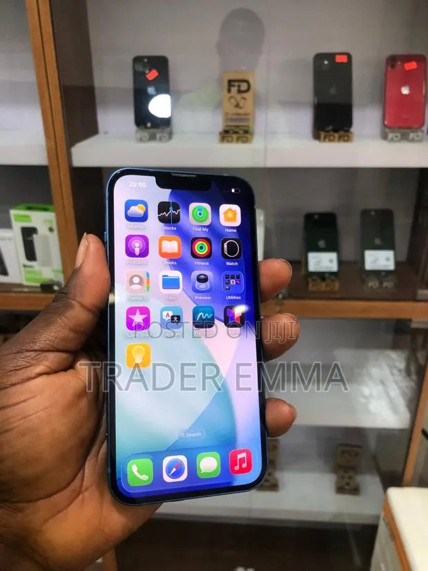 Apple iPhone 13 128 GB Blue · Photo 1