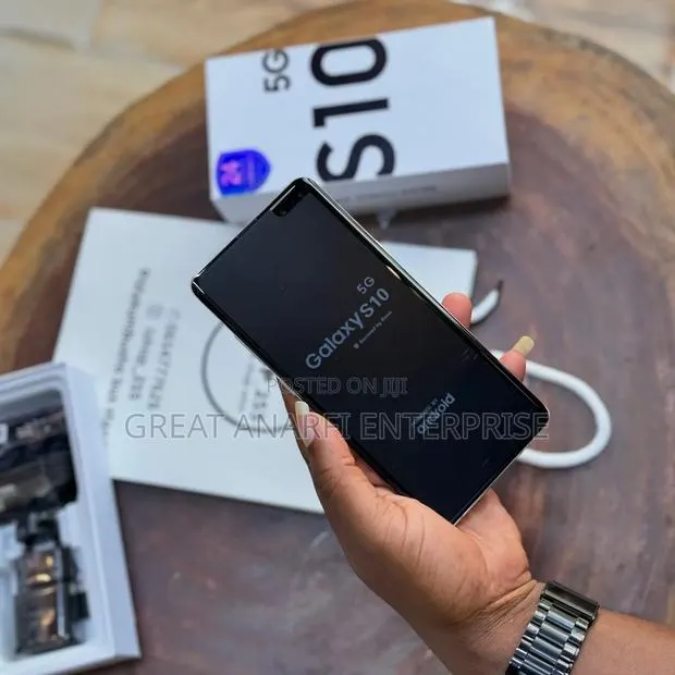 New Samsung Galaxy S10 5G 256 GB Black · Photo 1