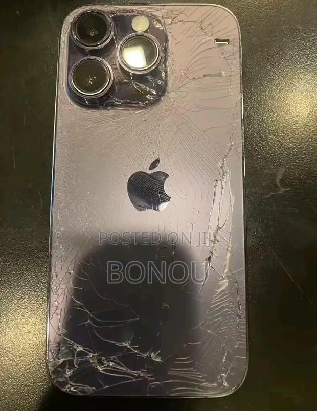 iPhone Back Glass Replacement · Photo 1