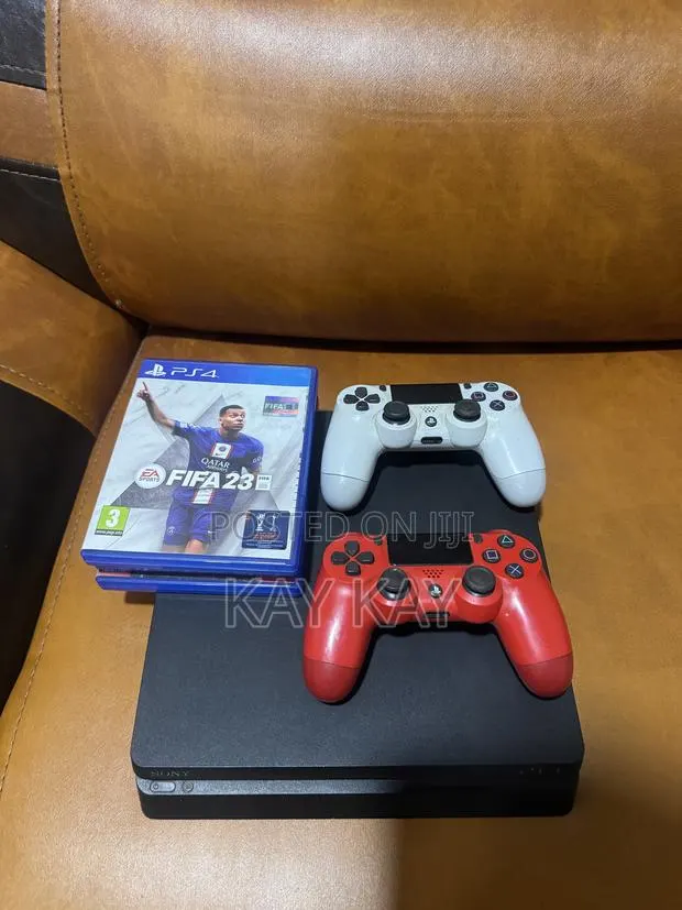 PS 4 Slim Console With 3 CDs 2 Controllers · Photo 1