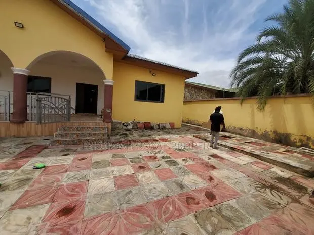 4bdrm House in School Junction for rent · Photo 1