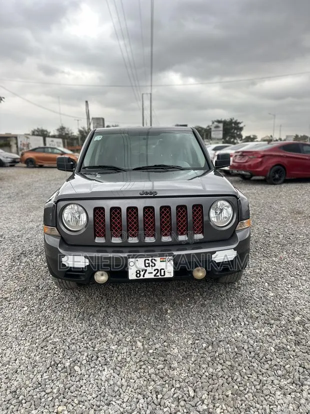 Jeep Patriot Latitude 4x4 2016 Black · Photo 1