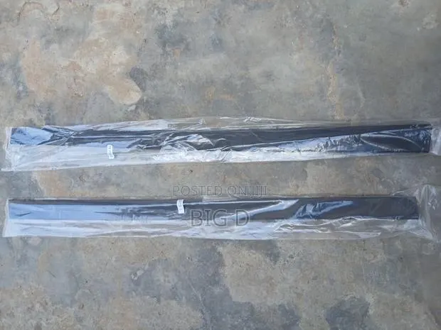 Tucson 2016,2017,2018,2019,2020,2021 Front Door Moulding · Photo 1