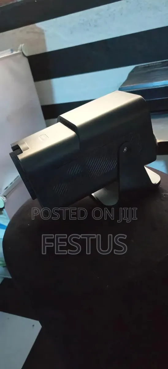 Hy320 Projector · Photo 3