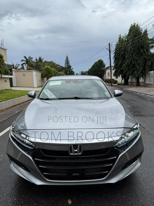 Honda Accord Touring 2.0T 2018 Silver · Photo 1