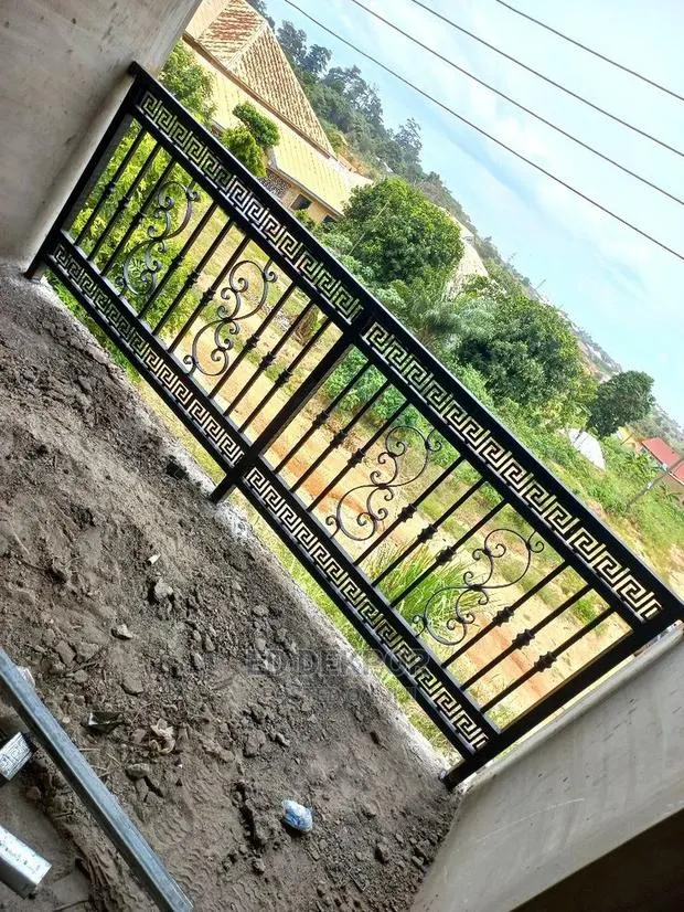 B Balcony Metal · Photo 1