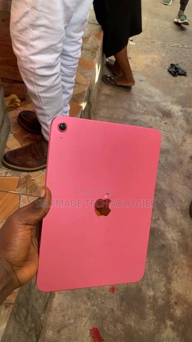 Apple iPad (2025) 128 GB Pink · Photo 1
