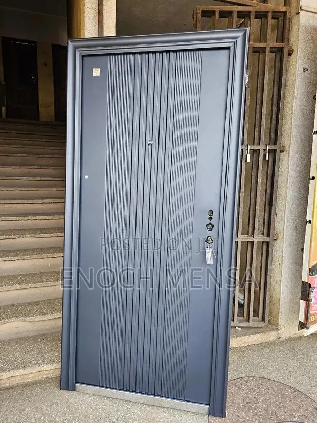 Special Smooth Door · Photo 1
