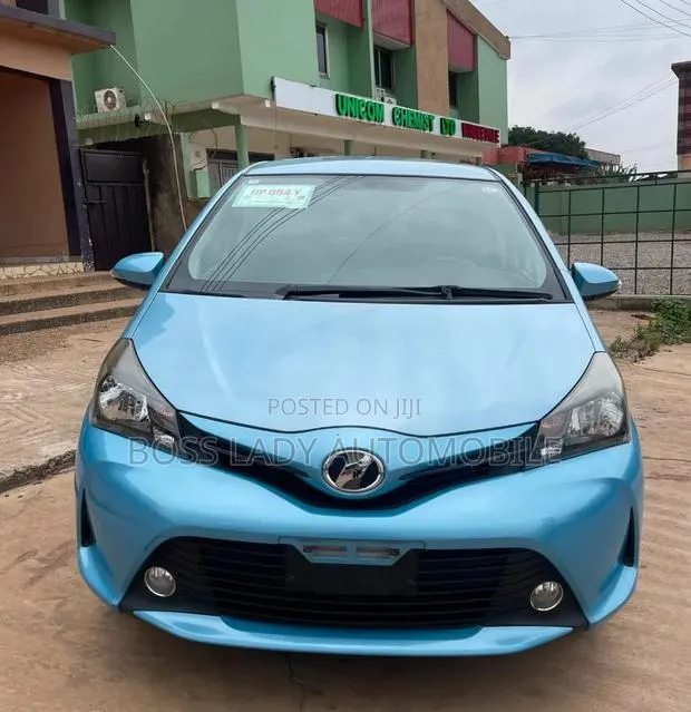 Toyota Vitz 1.3 AWD 5dr 2016 Blue · Photo 1