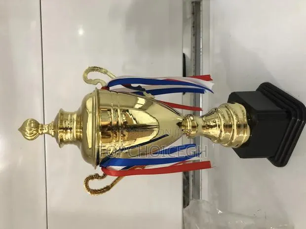 38cm Football Trophy · Photo 1