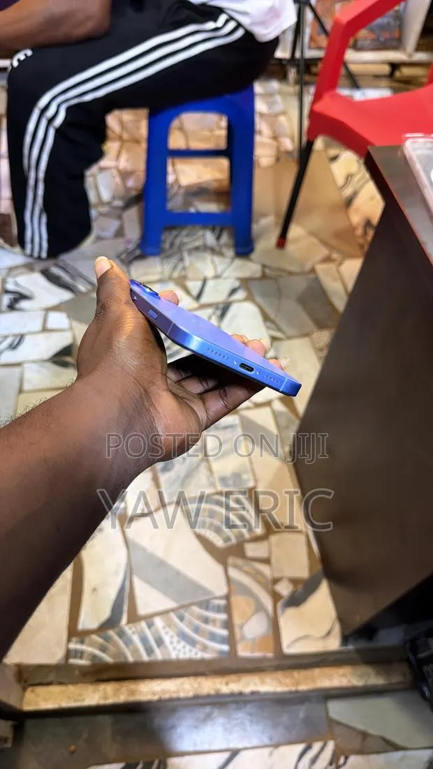 Apple iPhone 16 Plus 128 GB Blue · Photo 1