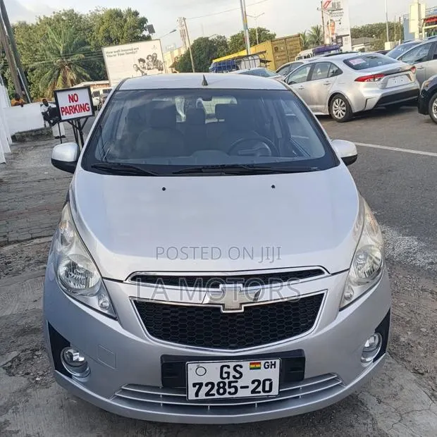 Chevrolet Spark 2013 Silver · Photo 1