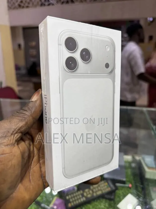 New Apple iPhone XR 128 GB White · Photo 1