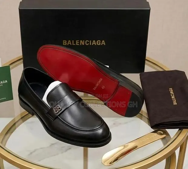 Balenciaga Black Leather Shoe · Photo 1