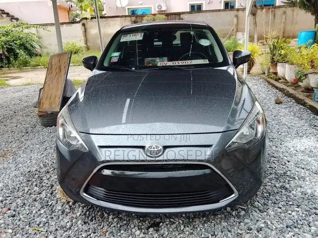 Toyota Yaris iA 1.5 FWD 2018 Gray · Photo 1