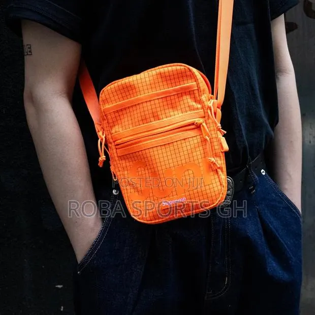 Supreme Shoulder Bag · Photo 1