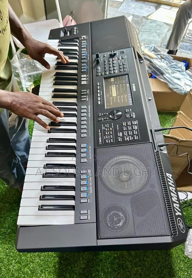 Yamaha PSR-Sx920 Digital Arranger Keyboard · Photo 1