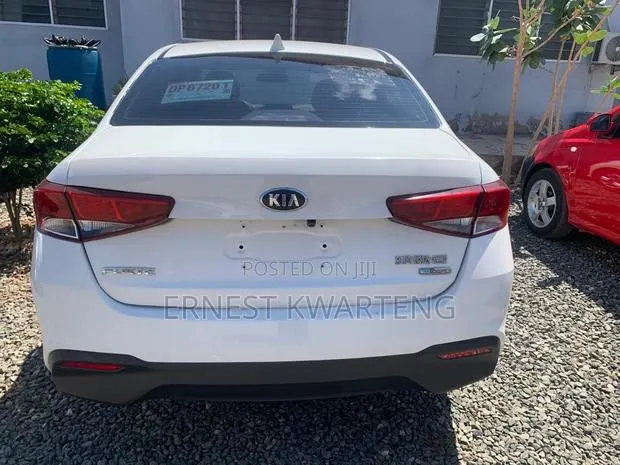 Kia Forte 2019 White · Photo 1