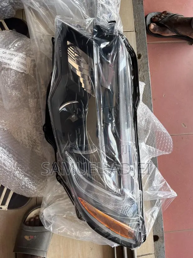Honda Pilot 2016 to 2022 Headlight Half Led · Photo 1