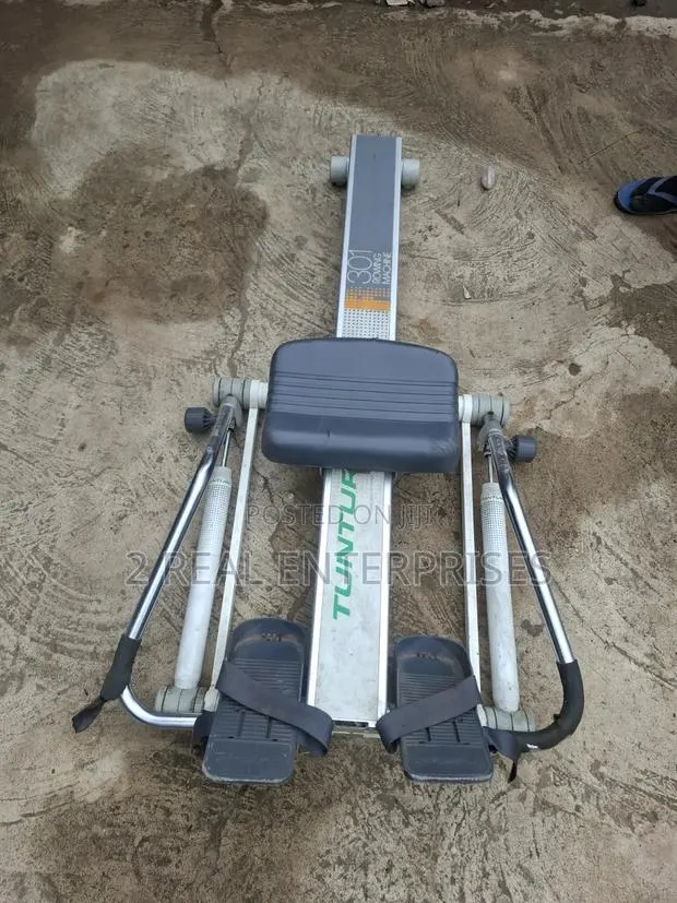 Tunturi E301 Rowing Machine · Photo 1