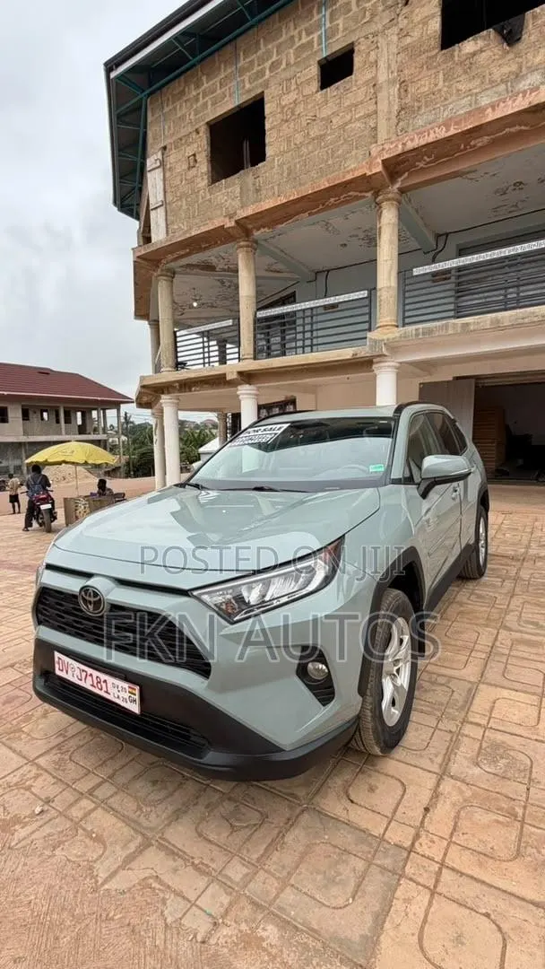 Toyota RAV4 XLE AWD 2019 Green · Photo 1