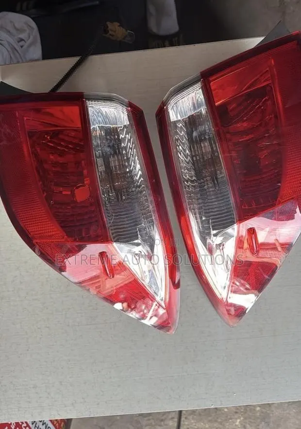Tail Light Lamp 14-16 COROLLA · Photo 1