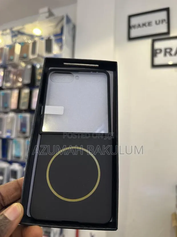 Samsung Galaxy Z Flip 7 Ultra-Slim Magnetic Case · Photo 1