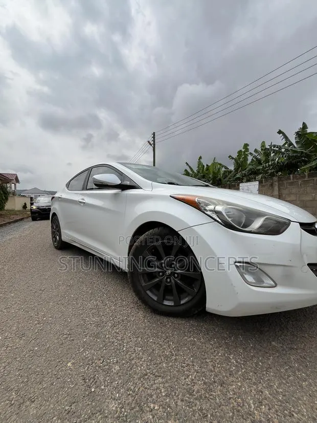 Hyundai Elantra 2013 White · Photo 1