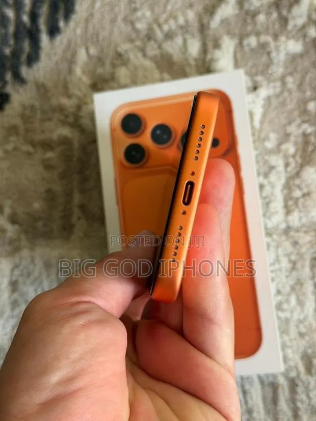 Apple iPhone 17 Pro Max 256 GB Orange · Photo 1