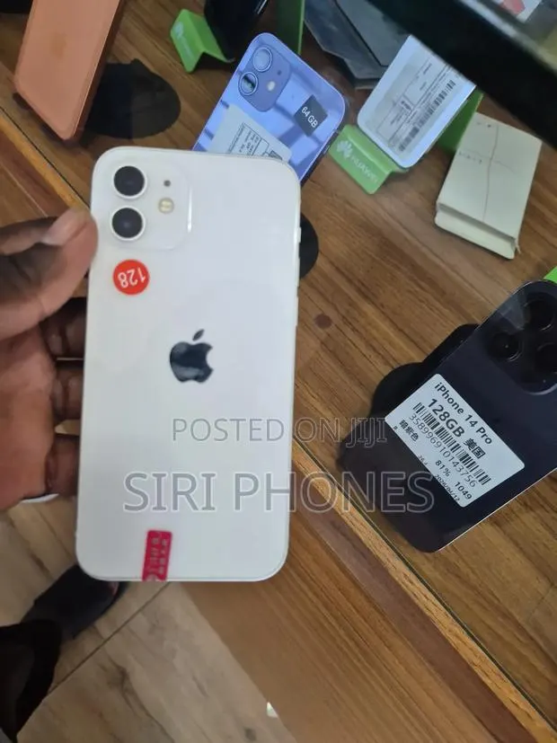Apple iPhone 12 128 GB White · Photo 1