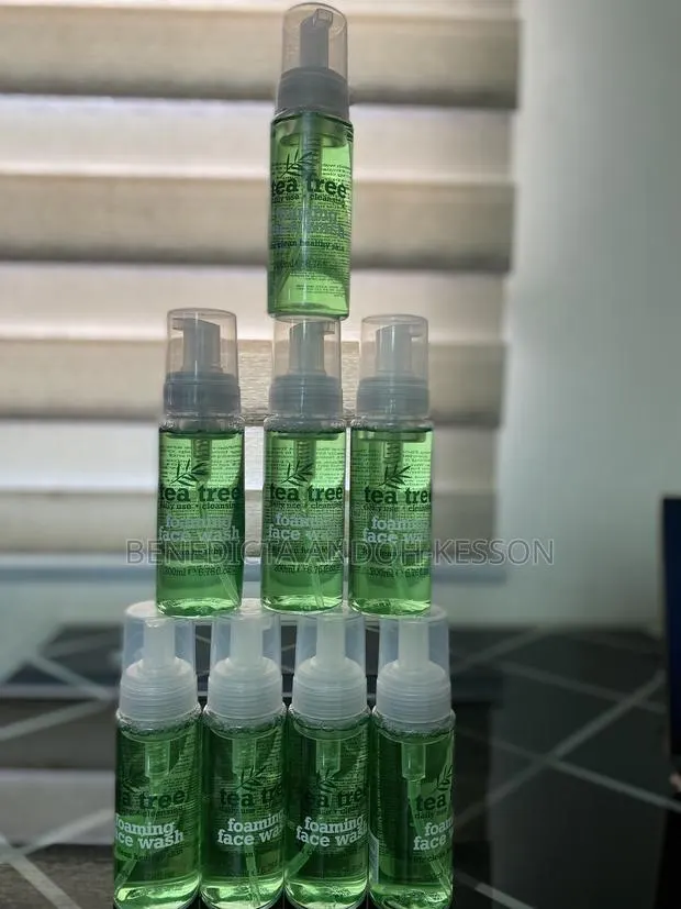 Tea Tree Face Wash · Photo 1