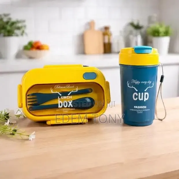 Plastic Lunch Box Matching Sipper Cup Set · Photo 1