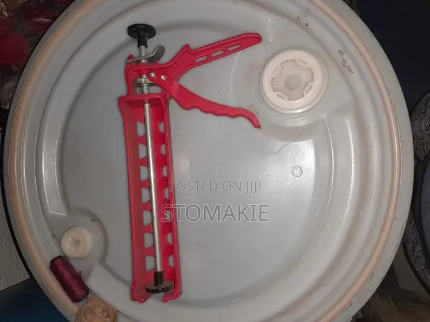 Caulking Gun · Photo 1
