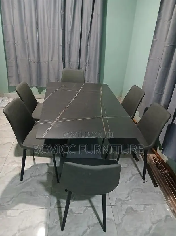 Quality 6vseater Dining Table · Photo 1