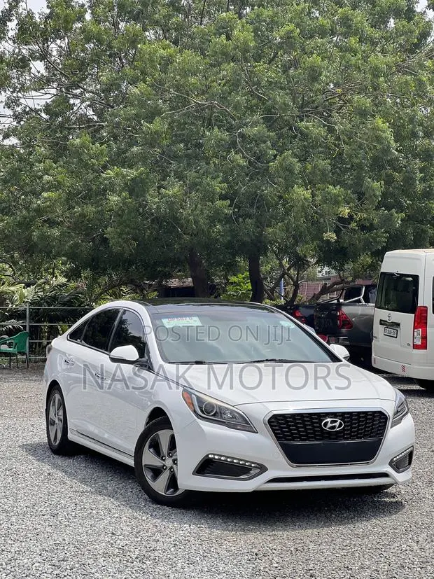 Hyundai Sonata Hybrid 2017 White · Photo 1