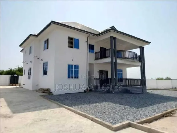 7bdrm Mansion in Awutu Senya East Municipal for sale · Photo 1