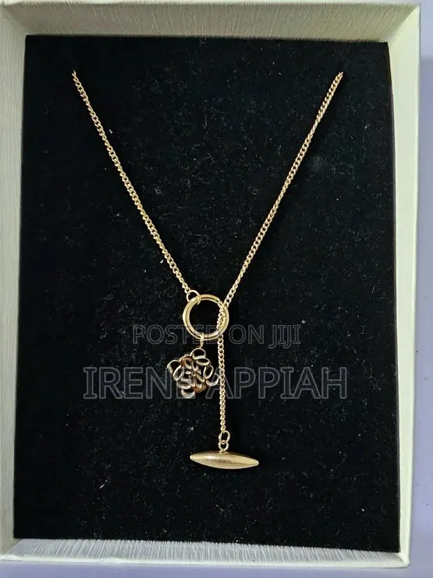 Flattering Ladies Necklaces · Photo 5