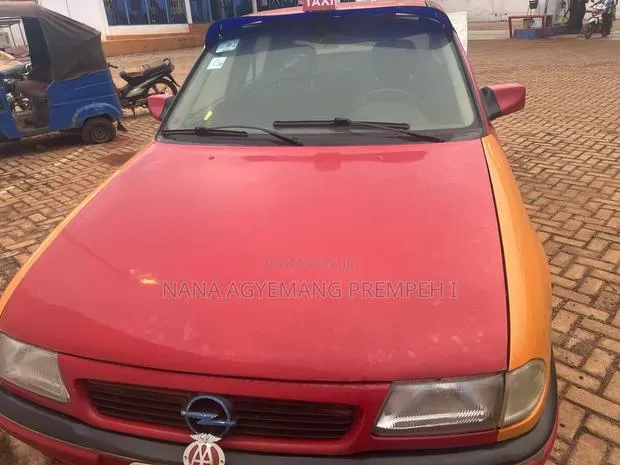 Opel Vectra Break 1.6 2000 Red · Photo 1