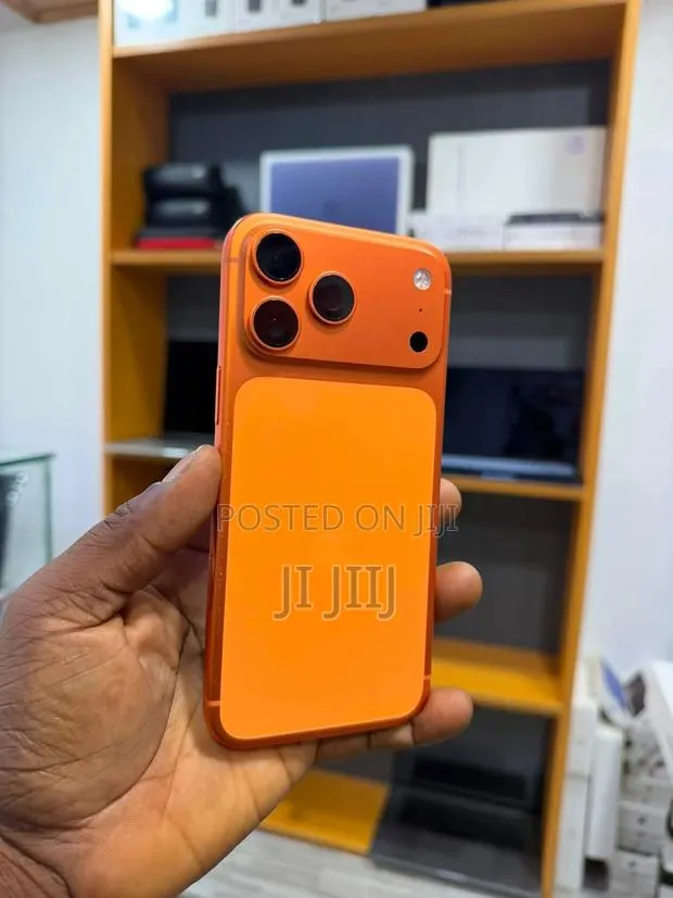 Apple iPhone 17 Pro Max 512 GB Orange · Photo 1