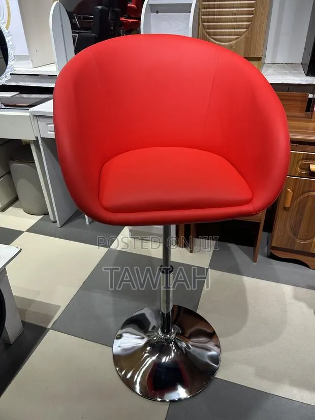 Red Salon Chair · Photo 1
