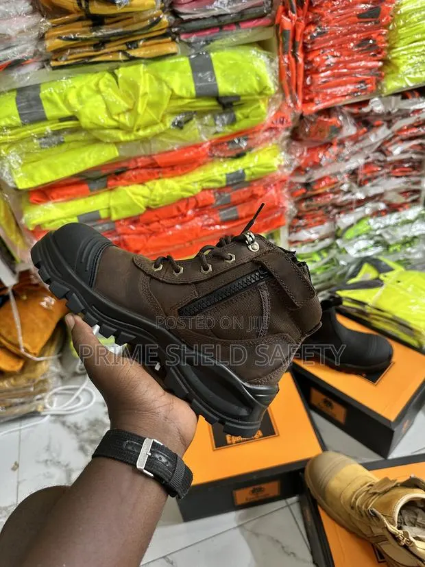 Brown Industrial Safety Work Boot · Photo 1