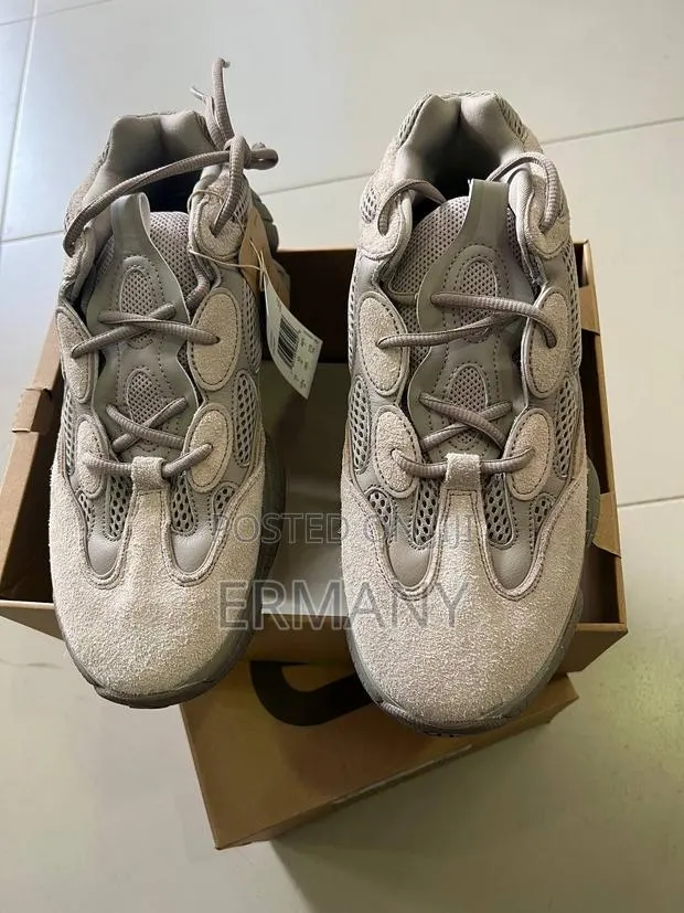 Adidas Yeezy Boost 500 · Photo 1