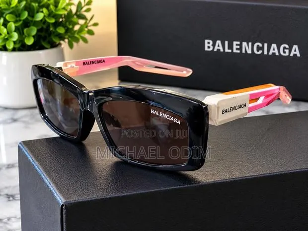 Balenciaga Sunglasses · Photo 1