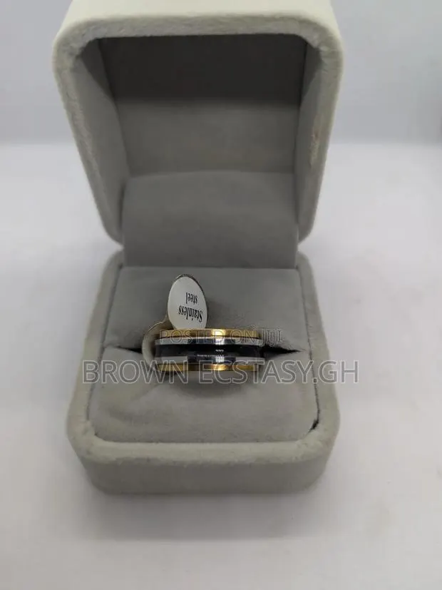 Three Toned Round Ring · Photo 1