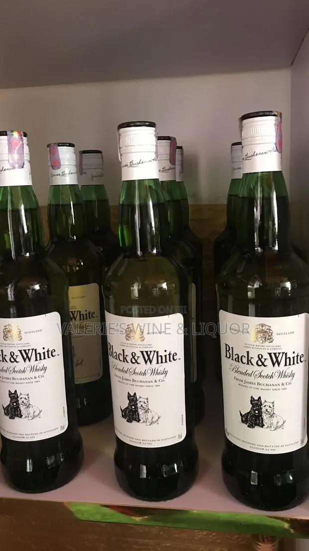Black White Blended Scotch Whiskey 75 Cl · Photo 1