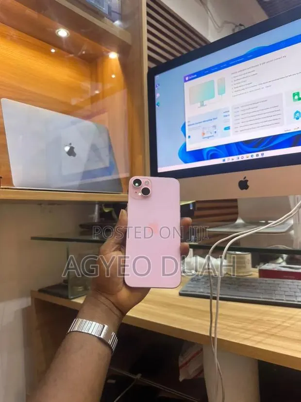 Apple iPhone 15 Plus 128 GB Pink · Photo 1