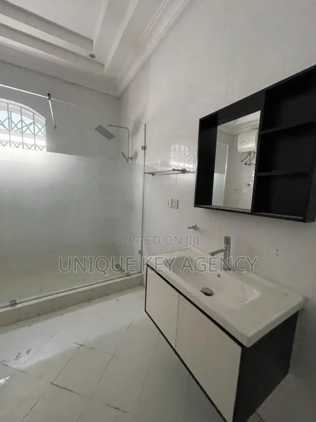 5bdrm House in Unique Key Agency, East Legon for rent · Photo 8