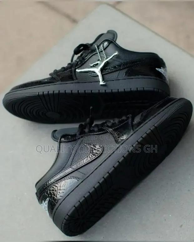 Jordan 1 Low Patient Elephant · Photo 1