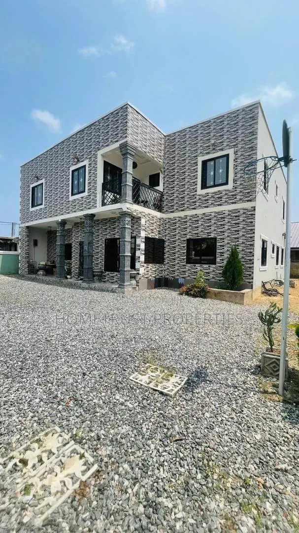 Furnished 6bdrm Duplex in Ablekuma Afuaman, Pentecost for sale · Photo 1