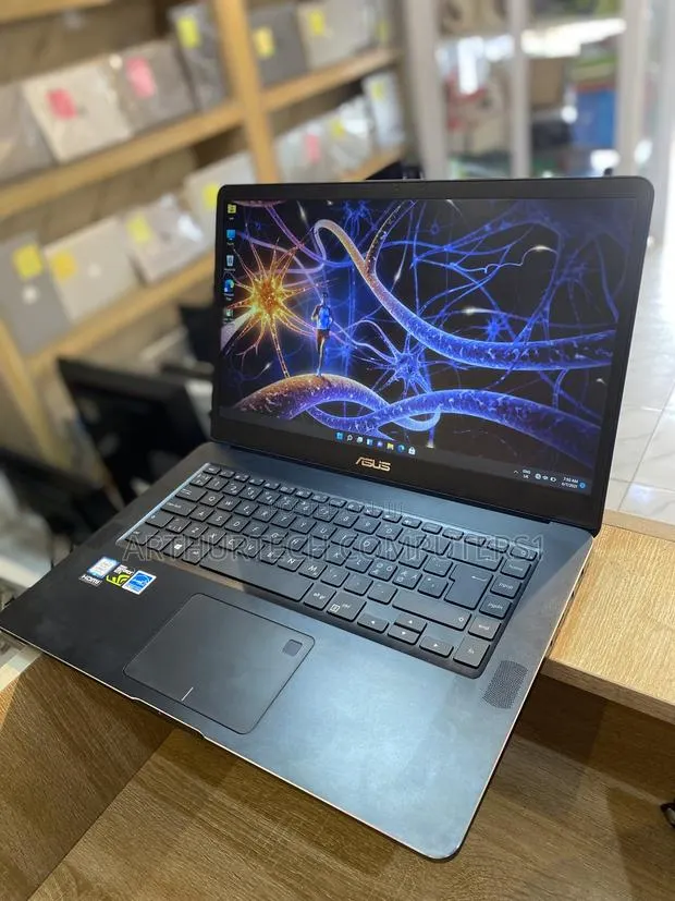 Laptop Asus ZenBook Pro UX550VE 16GB Intel Core i7 SSD 256GB · Photo 1